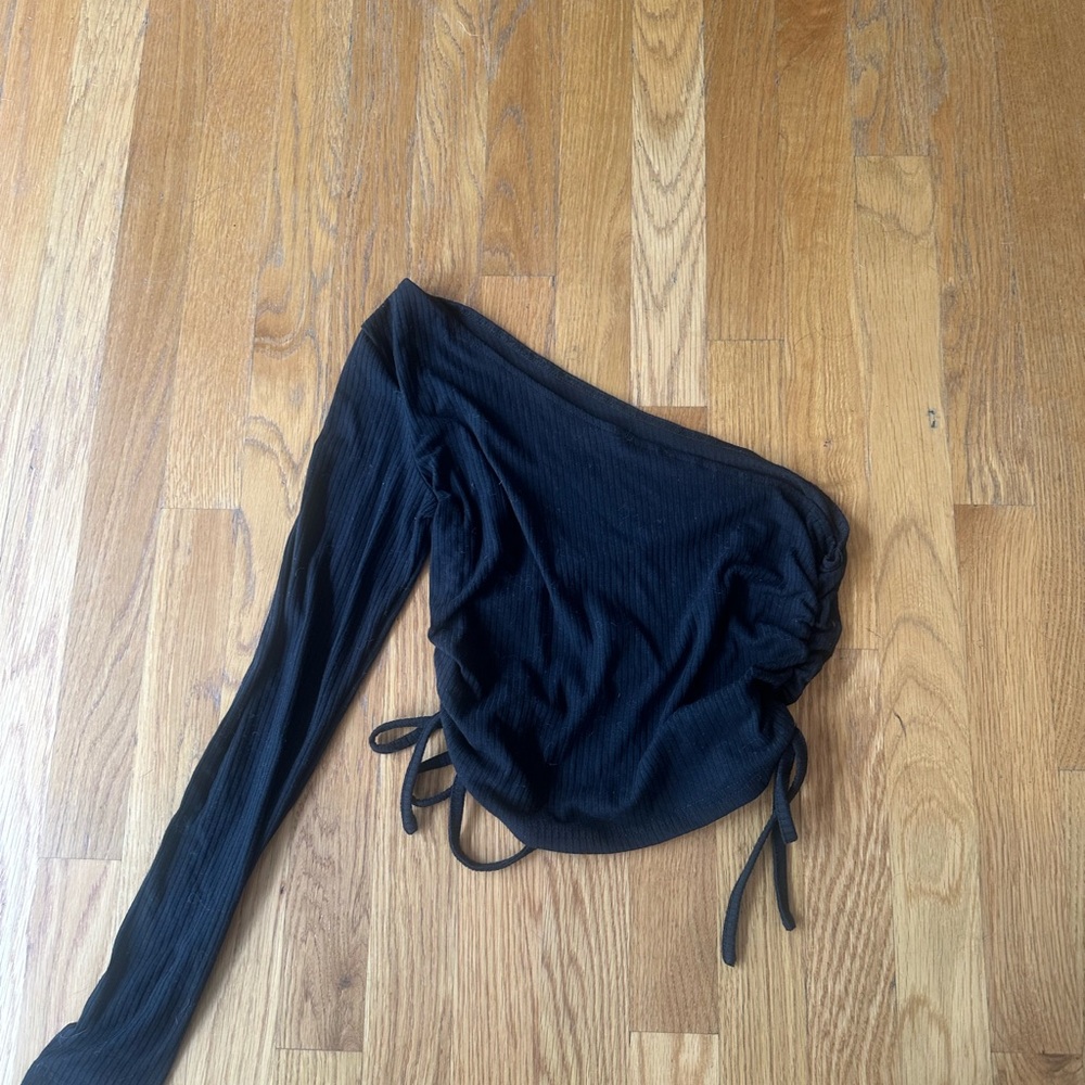SHEIN Black One-Shoulder Crop Top
